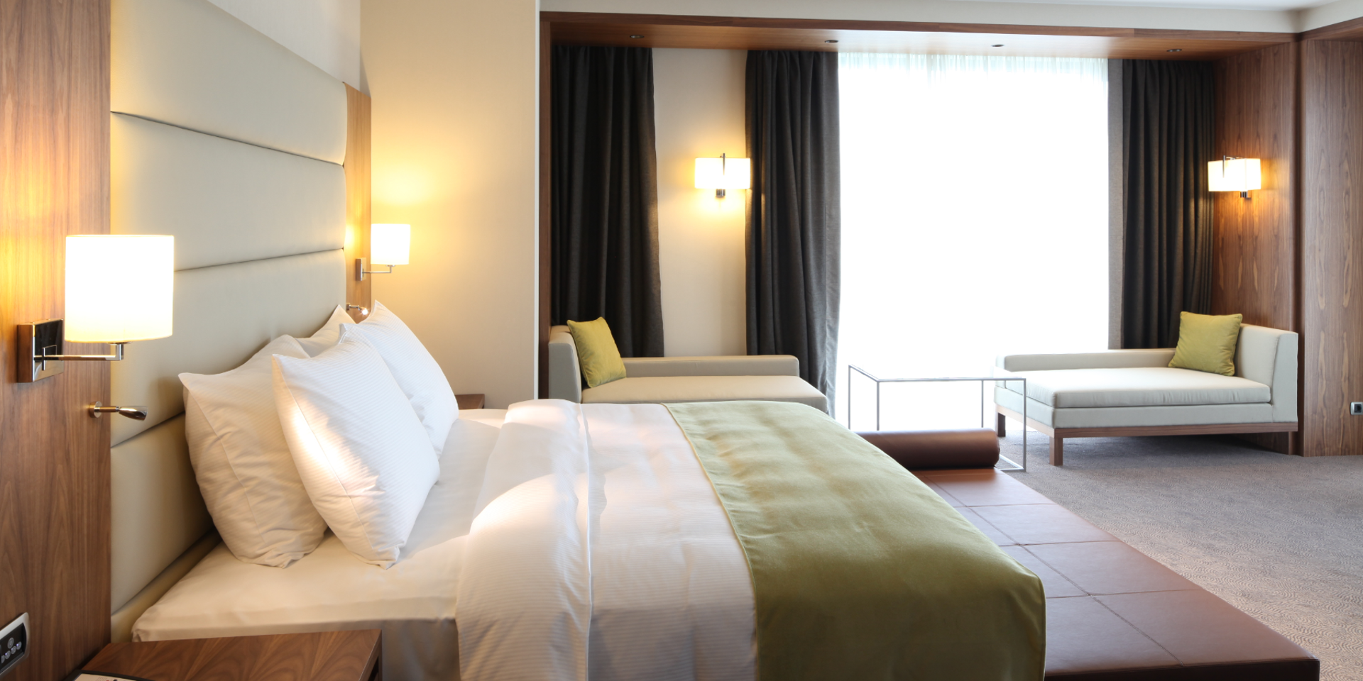 Hotel Laundry With Green Bedding 1800X900