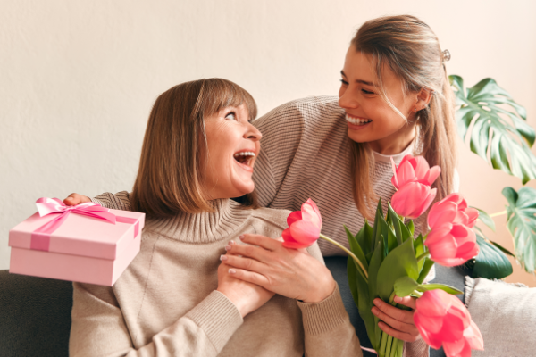 Mothers Day Mom Gets A Gift 600X400